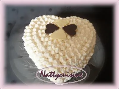 Quel est cet entremets composé de meringue, fourré de glace ou de sorbet, et recouvert de chantilly ?