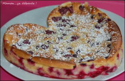Traditionnellement composé de cerises recouvertes d'un appareil à flan, quel est ce gâteau ?