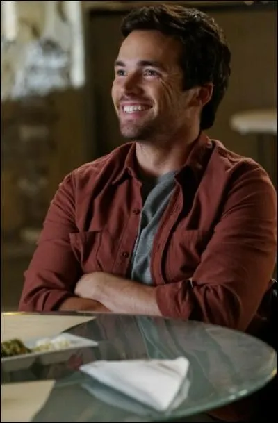 On en a fini avec les menteuses, passons aux petits-amis, qui est-ce ?