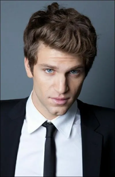 Qui joue son rôle ?