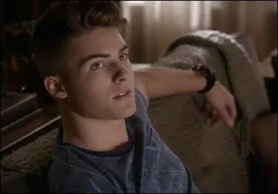 De qui Mike est-il le frère ?