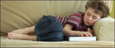 La maladie recherchée est nommée "maladie du baiser". Pourtant, je sais par expérience qu'on peut l'attraper sans contact avec la salive d'autrui. Souvent, les malades ignorent où ils l'ont attrapée. Les plus grands symptômes de cette maladie sont l'excessive faiblesse et la grande fatigue du malade.