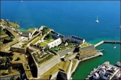 Sébastien Vauban a créé ou amélioré les fortifications de nombreuses villes et, notamment, celles que je propose dans les réponses. Quelle est celle qui ne se trouve PAS en Belgique ?