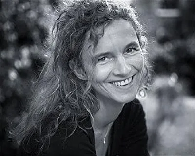 Trois mois auront été nécessaires au personnage principal, Laure, jeune fille de 19 ans, pour redonner la vie à un corps vide et comprendre les raisons de la maladie qui l'emprisonne. 
De quelle affection le livre de Delphine De Vigan traite-t-il ?