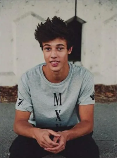 Quel est le titre de son premier single ?