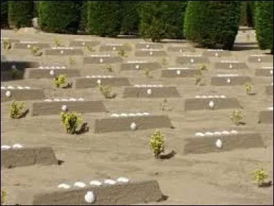 Quelle est la spécificité du cimetière du couvent Notre-Dame-du-Refuge d'Anglet ?