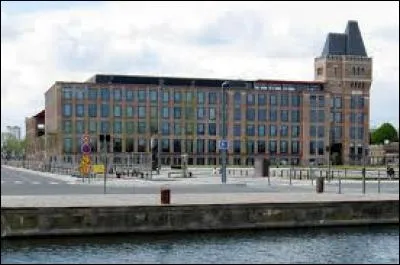 L'ancienne filature Le Blan à Lille a été réhabilitée, mais d'une façon pour le moins étrange. En quoi l'a-t-on transformée ?