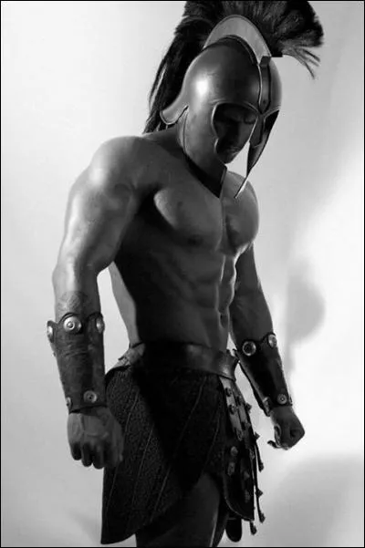 Sous les ordres de ce général et prince de Sparte, une armée grecque confédérée, regroupant 40 000 hommes à Platée, anéantira l'armée perse en 479 avant J. -C. 
Qui est-il ?