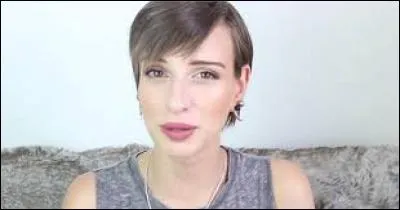 Qui est cette youtubeuse ?