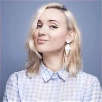 Qui est cette youtubeuse ?