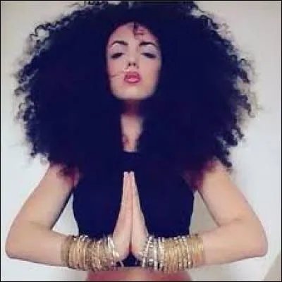 Qui est cette youtubeuse ?