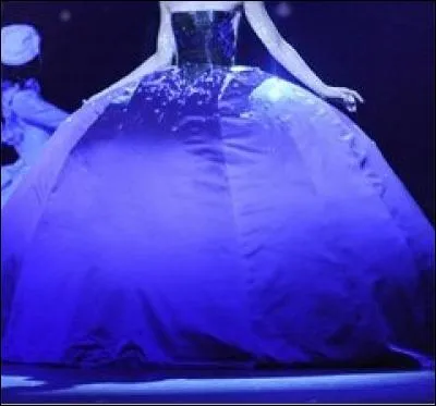 Qui interprète la chanson "Bim Bam Boum" ?