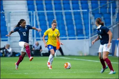 Qui est cette Bleue ?