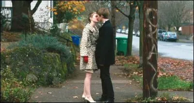 Enoch est un garçon un peu particulier, avec un hobby bien à lui, il adore participer à des enterrements, chacun son truc, mais il n'avait pas prévu d'y faire une rencontre qui va changer sa vie, et qui s'appelle Annabel, jeune et jolie jeune fille, qui croque la vie à pleines dents, pourtant elle est atteinte d'un cancer en phase terminale !