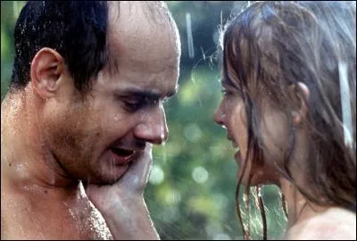 Dans ce film, en pleine forêt, Claire a été atteinte par la foudre, ce qui lui déclenche quelques pertes de mémoires, elle se présente, accompagnée de sa soeur Nathalie, au centre "Les Ecureuils", là elle fait la connaissance de Philippe, un homme de 40 ans, qui a perdu la mémoire, ils tombent amoureux ...