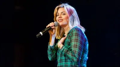 Prend-elle des cours de théâtre ?