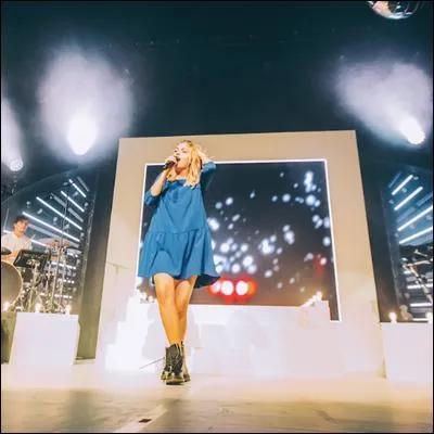 Quelle est la chanson la plus récente qu'elle ait écrite en février 2016 ?