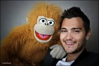 Comment s'appelle le singe marionnette du ventriloque Jeff Panacloc ?