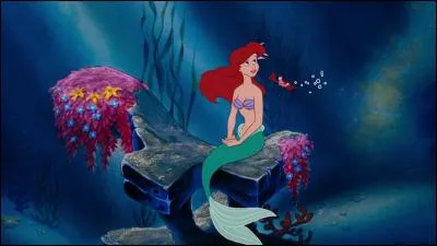 Mais Ariel ne pensait qu'au beau prince qu'elle avait sauvé de la noyade. Elle l'aimait déjà si fort ! Malencontreusement, son père ne tarda pas à l'apprendre, et pour la sauver de "sa folie", il...