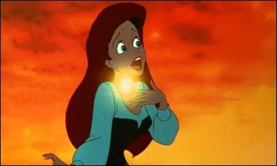 Alors qu'Ariel gagne le pont, le coquillage de Vanessa se casse, rendant sa voix à Ariel et brisant l'hypnose d'Éric. Les deux amoureux se retrouvent enfin et échangent leur premier baiser d'amour... trop tard, car le soleil vient de se coucher ! Par conséquent :