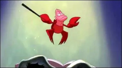 Sébastien fit à son tour son entrée. Il était assis dans un petit coquillage tiré par deux poissons. C'est lui qui allait diriger le concert. Une fois installé, il tapa avec sa baguette et trois gros coquillages apparurent et s'ouvrirent, laissant apparaître de jolies sirènes qui se mirent à chanter : 'Nous sommes les six filles du Roi Triton ! Notre père nous a donné de jolis noms :