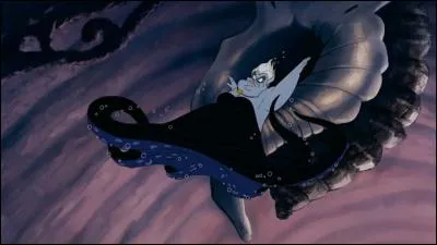 Ursula pense qu'Ariel peut l'aider, malgré elle, à assouvir sa vengeance. Elle désire, en effet, renverser le Roi Triton et prendre sa place sur le trône parce qu'...