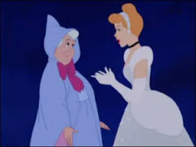 Le bal se passa bien, vu que le prince alla tout de suite séduire Cendrillon. En repartant, Cendrillon laissa tomber une de ses pantoufles. Quelle heure était-il ?