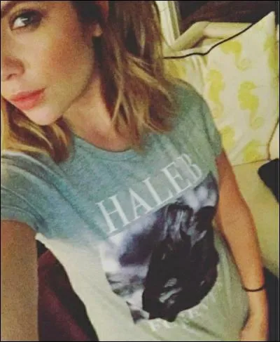 Comment s'appelle l'ancien manager de Justin Bieber avec qui elle a eu une relation ?