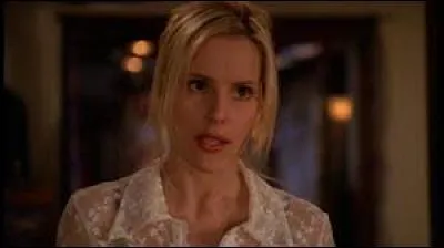 Comment meurt-elle ?