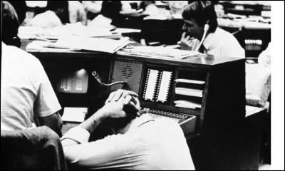 Le 19 octobre 1987, le Dow Jones perd 22.6%, la plus importante baisse jamais enregistrée en une journée sur un marché d'actions. C'est le lundi :