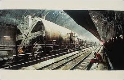 En quelle année la construction du tunnel a-t-elle débuté ?