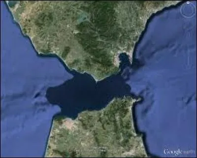 Quels pays se trouvent aux extrémités du tunnel ?