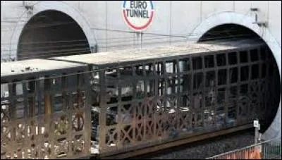 Combien de trains passent dans le tunnel chaque jour ?