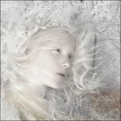 De quel mois était "la petite fille" de Jean Jacques Goldman, si blanche dans la nuit de cendre" .