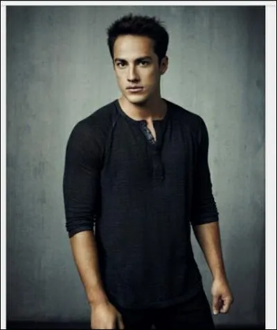 Comment s'appelle le voyageur qui prend possession du corps de Tyler ?