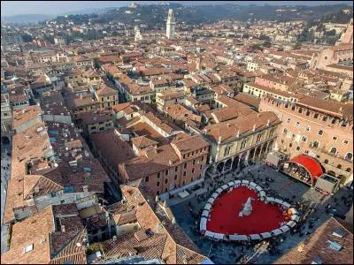 Quelle ville est le théâtre des amours de Roméo et Juliette ?