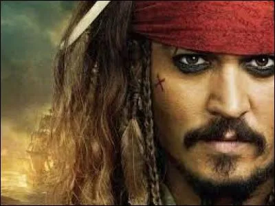 Quel acteur joue le rôle de Jack Sparrow dans la saga cinématographique "Pirates des Caraïbes" ?