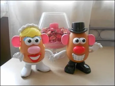 L'eau très chaude est tombée sur votre main. Quelle jolie brûlure ! Voilà ce qu'il faut faire rapidement !