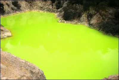 Le lac Hillier, en Australie, est jaune.