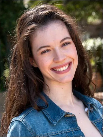 Comment s'appelle cette jeune fille que Martin Bernier considère comme sa fille adoptive ?