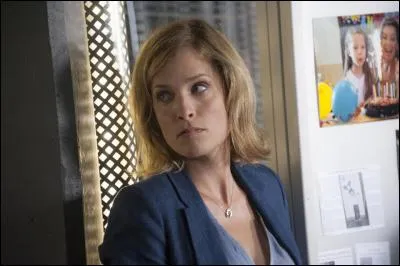 Lieutenant de gendarmerie, venue en aide à l'équipe au cours d'une enquête, elle a ensuite intégré l'équipe (saison 9). Comment s'appelle-t-elle ?