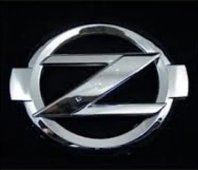 Restons dans les voitures ! 
Quel constructeur ajoute un "Z" à ces modèles sportifs ?