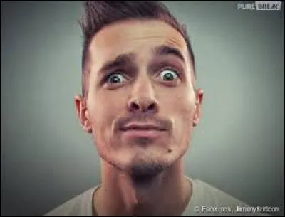 Youtubeur très marrant est attachant, c'est...