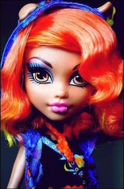 Quand Holleen devient méchante de quelle couleur sont ses cheveux ?