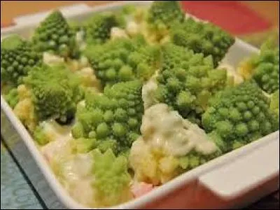 Le brocoli a des fleurettes pyramidales tr&egrave;s d&eacute;coratives.