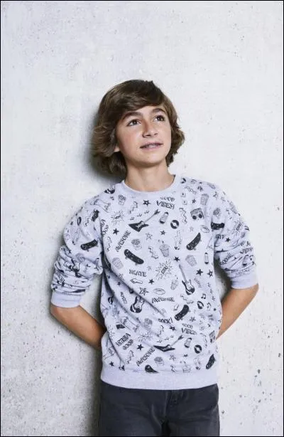 Comment s'appelle ce jeune chanteur, âgé de 14 ans ?
