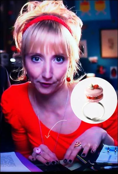 Dans "Scènes de ménage", comment Marion s'entraîne-t-elle à mentir ?