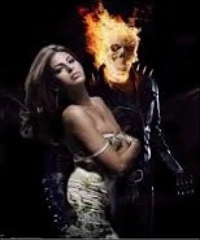 Quelle est la profession de Roxanne, l'amie d'enfance de Johnny Blaze (Ghost Rider) ?