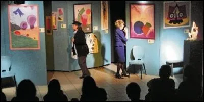 Au théâtre ou à l'opéra, qu'appelle-t-on les "didascalies" ?