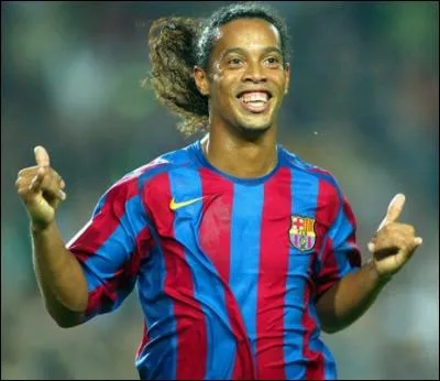 Avec quel club a signé Ronaldinho après avoir quitté le FC Barcelone en 2008 ?